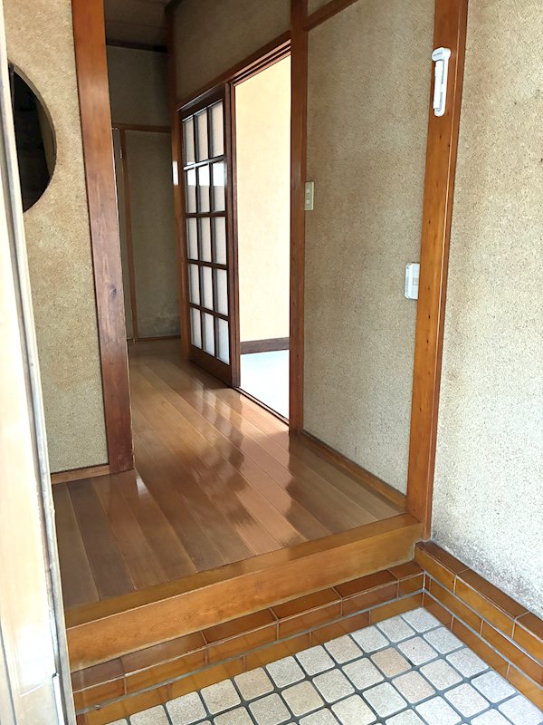 今泉松下貸家の玄関写真