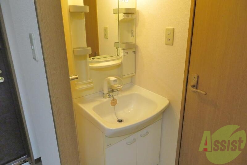 洗面設備　洗面は独立タイプで洗髪、洗顔、歯磨きすべて出来ちゃいます。