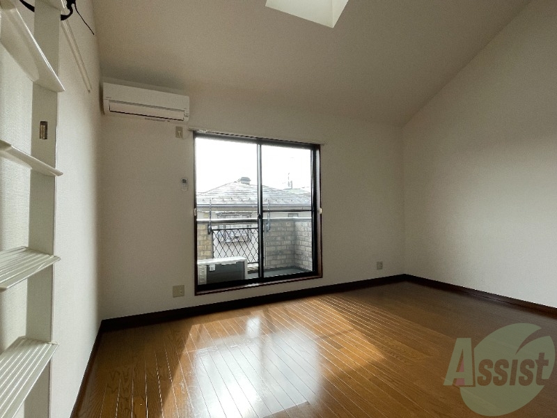 居室・リビング　陽の光が差し込む明るいお部屋は気持ちがいいですね～