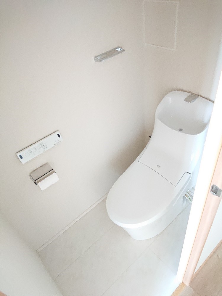 グリーンライン 日吉本町駅 徒歩1分 3階建 築10年のトイレ写真