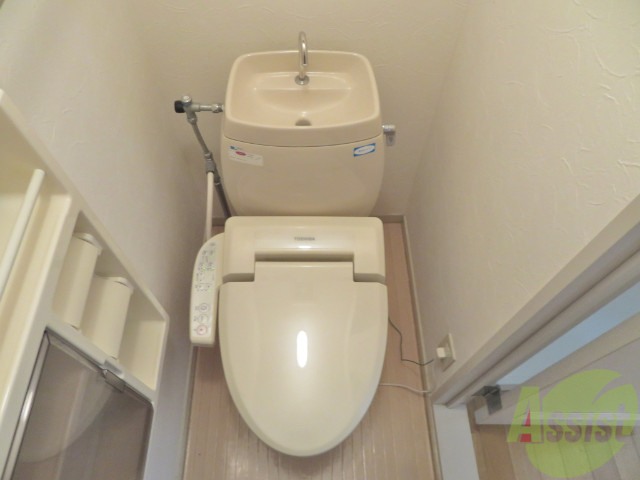 トイレ　ウォシュレット機能がついたトイレです。安心して使用できますね