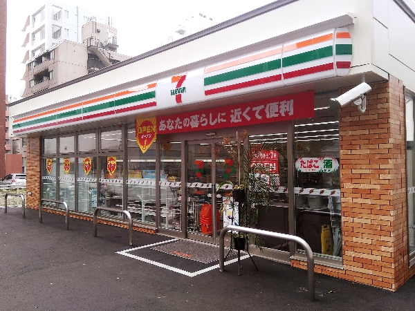 コンビニ　セブンイレブン札幌南3条西8丁目店（コンビニ）まで179m