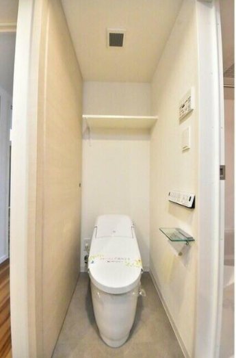 東急東横線 中目黒駅 徒歩7分 3階建 築5年のトイレ写真