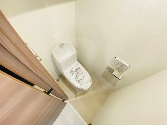 トイレ　同一建物内３０５号室内装写真
