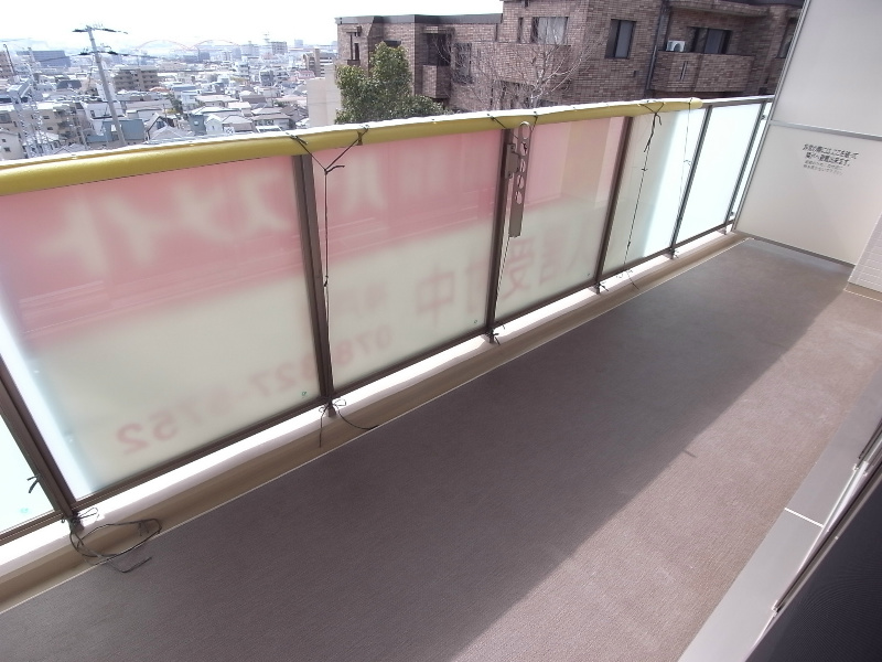 バルコニー　分譲マンション並みの広さです。