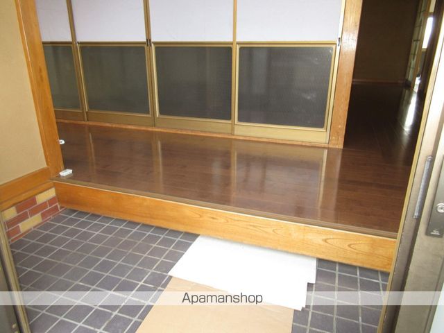 高橋貸家の玄関写真