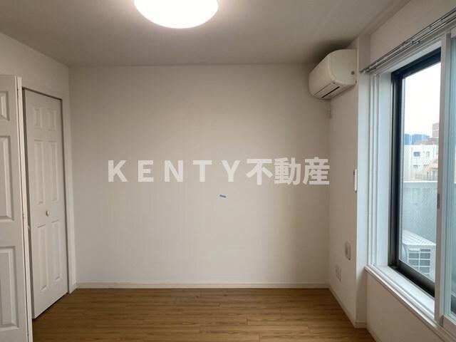 その他部屋・スペース　広くて明るい寝室