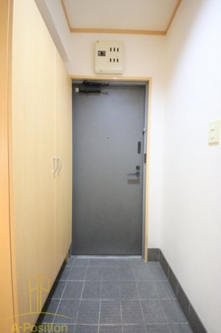 玄関　ゴールデンラピス