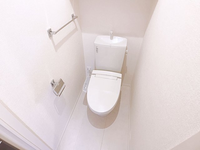 地下鉄桜通線 新瑞橋駅 徒歩6分 2階建 築12年のトイレ写真