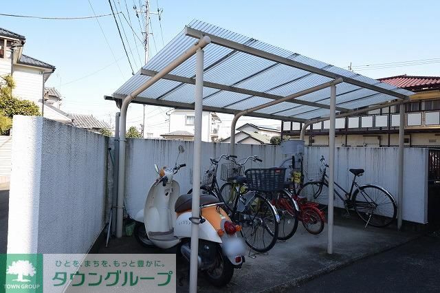 エントランス　★ルーフ付きの駐輪場です★