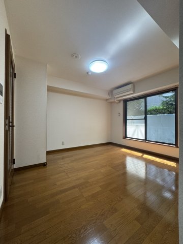居室・リビング　★フローリングの明るい角部屋です★