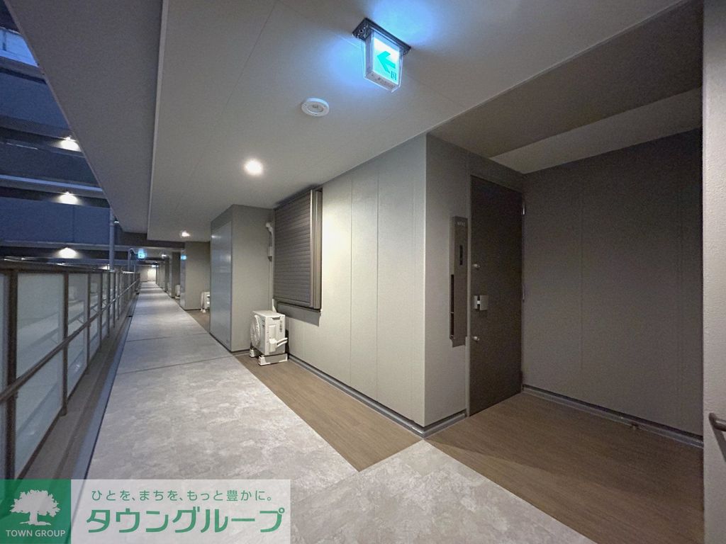 玄関　玄関ポーチ：共用廊下