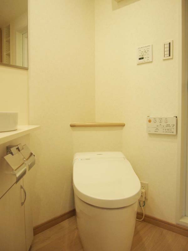 東急目黒線 西小山駅 徒歩6分 5階建 築12年のトイレ写真