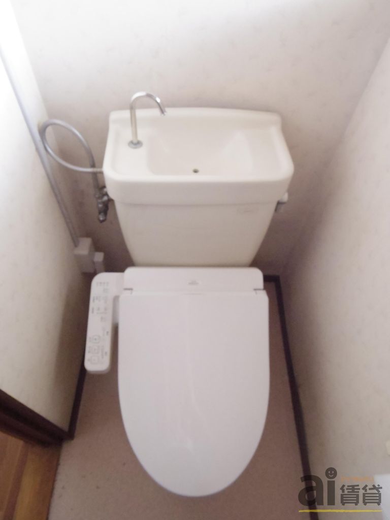 西武池袋線 入間市駅 徒歩20分 2階建 築43年のトイレ写真