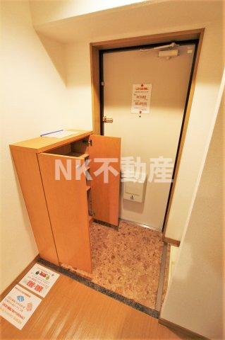 アベニューリップル小阪の玄関写真