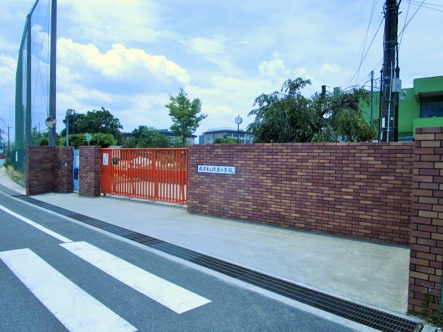 小学校　枚方市立磯島小学校（小学校）まで1033m