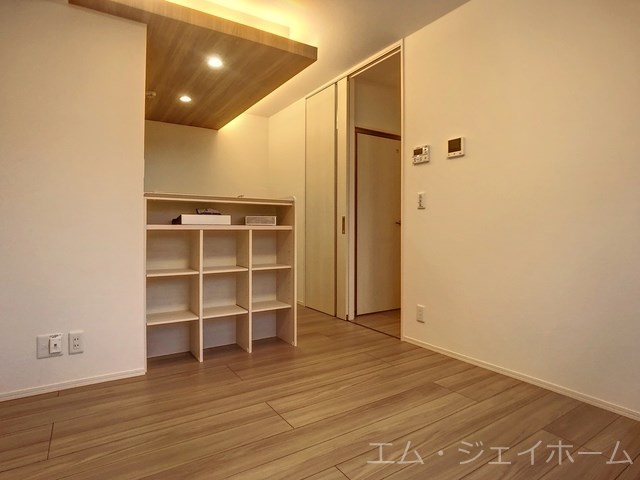 Elegrantiaの居間写真