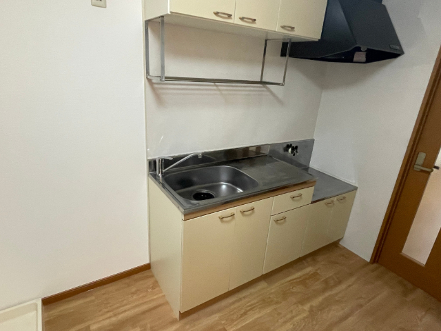 キッチン　同じ建物の別のお部屋の写真です。