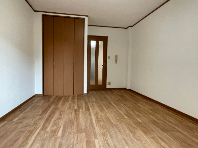 居室・リビング　同じ建物の別のお部屋の写真です。