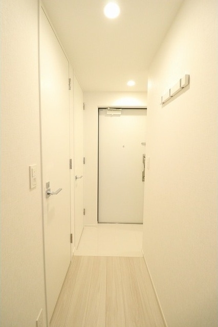 玄関　※別部屋の参考写真です。