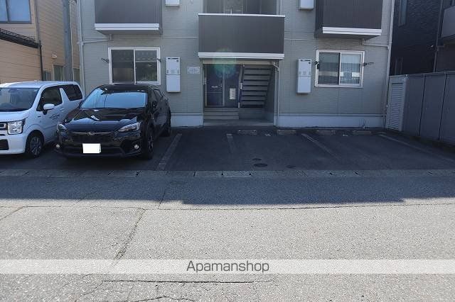 その他　敷地内駐車場（その他）まで0m