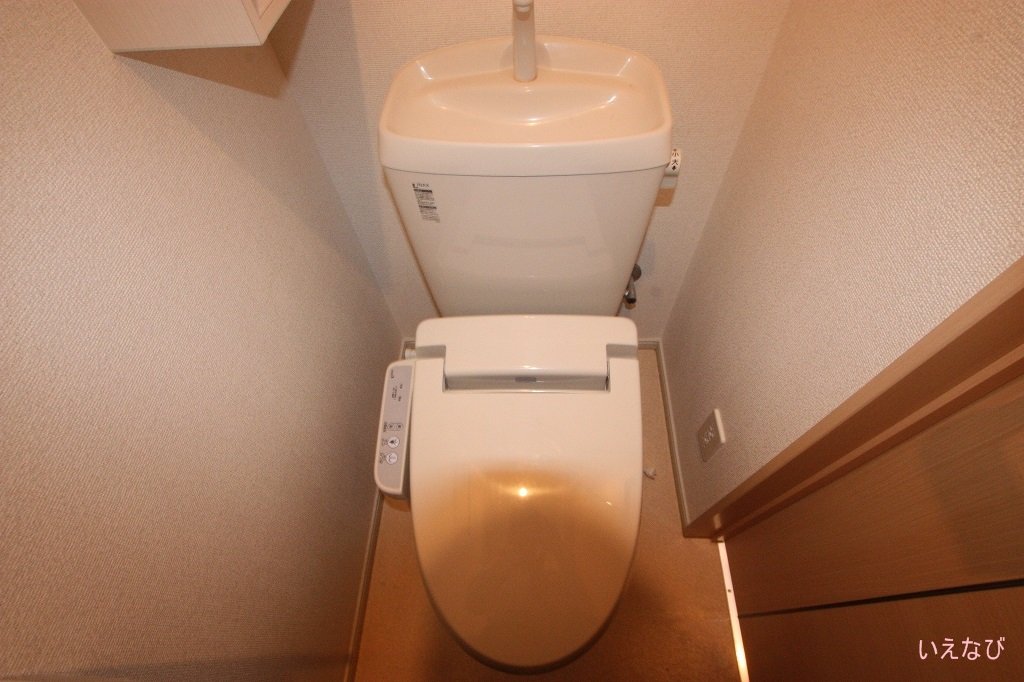 ＪＲ福塩線 備後本庄駅 徒歩15分 2階建 築18年のトイレ写真
