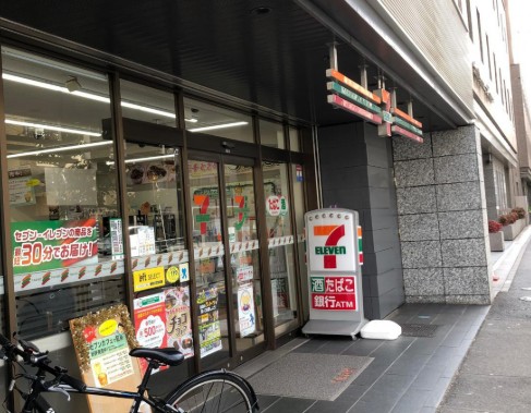 コンビニ　セブンイレブン赤坂8丁目店（コンビニ）まで370m