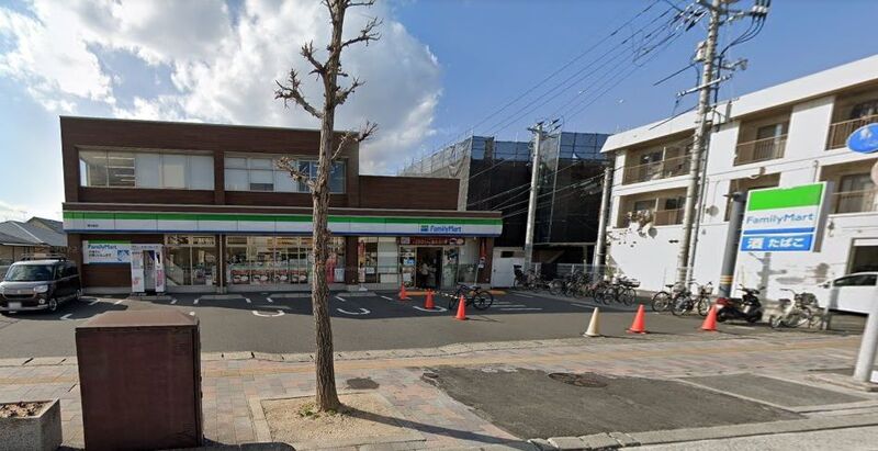 コンビニ　ファミリーマート　岡大前店（コンビニ）まで1200m