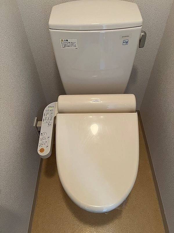 トイレ　※同仕様写真含む