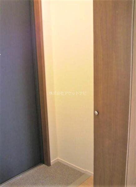 玄関　別タイプのお部屋です