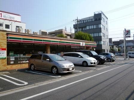 コンビニ　セブンイレブン（コンビニ）まで1130m
