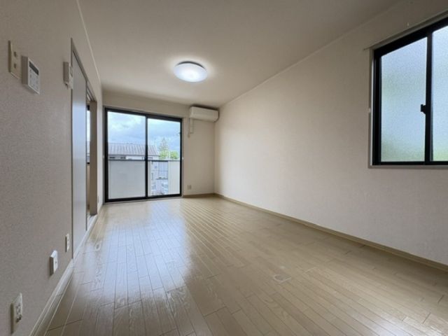 ロワジール I番館の居間写真
