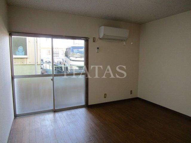 居室・リビング　同物件別部屋のお写真です。