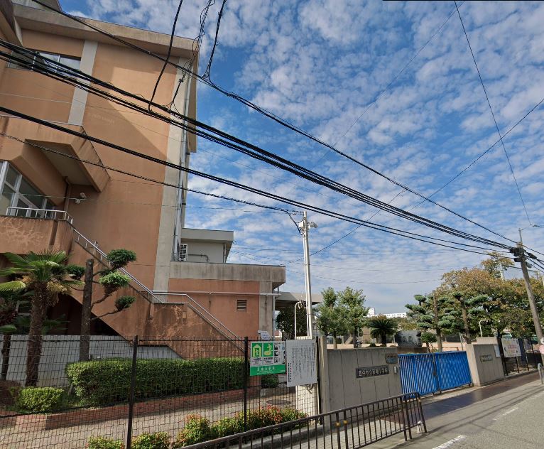 小学校　豊中市立箕輪小学校（小学校）まで619m