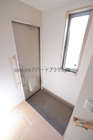 ライジング大原の玄関写真