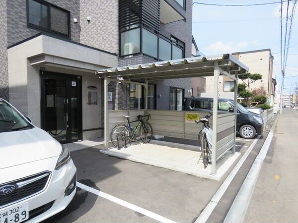 その他　屋根付き駐輪場です！
