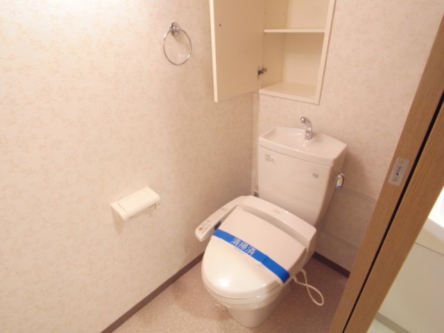 トイレ　ウォシュレット付きです。