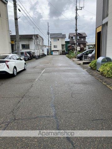 その他　前面道路（その他）まで0m