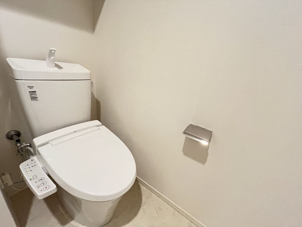 都営大江戸線 勝どき駅 徒歩12分 17階建 築3年のトイレ写真