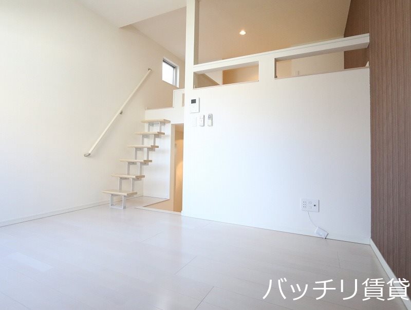 居室・リビング　同型タイプの為、現状を優先いたします