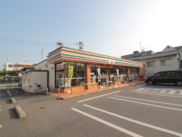 コンビニ　セブンイレブン廿日市本町店（コンビニ）まで523m