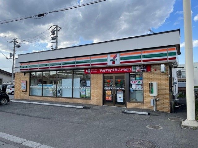 コンビニ　セブンイレブン上富良野栄町店（コンビニ）まで950m
