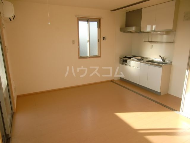 オークヒルズ IIの居間写真
