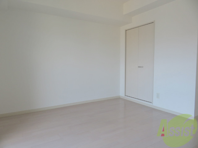その他部屋・スペース　寝室を別の角度から撮影しました。お昼寝したくなりますね。