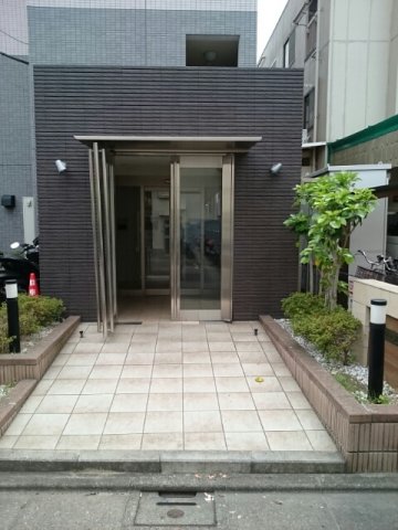 エントランス　ゆとりのあるエントランスです