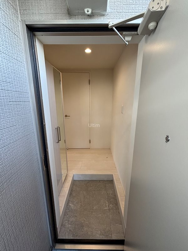 玄関　全て違うお部屋（同じ間取り）の写真です