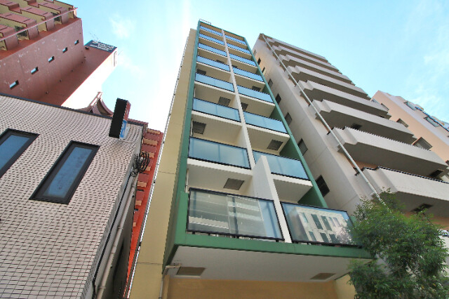 建物外観　シャープなデザインが印象的な洗練の住まい