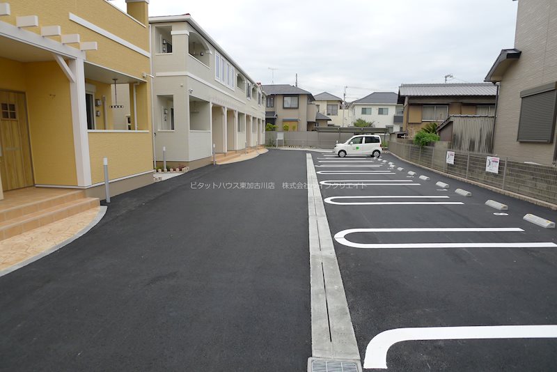 駐車場　写真は別室