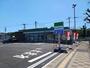 コンビニ　ファミリーマート（コンビニ）まで450m