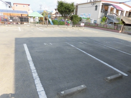 駐車場　駐車場があるので、車を買う予定の方も安心です
